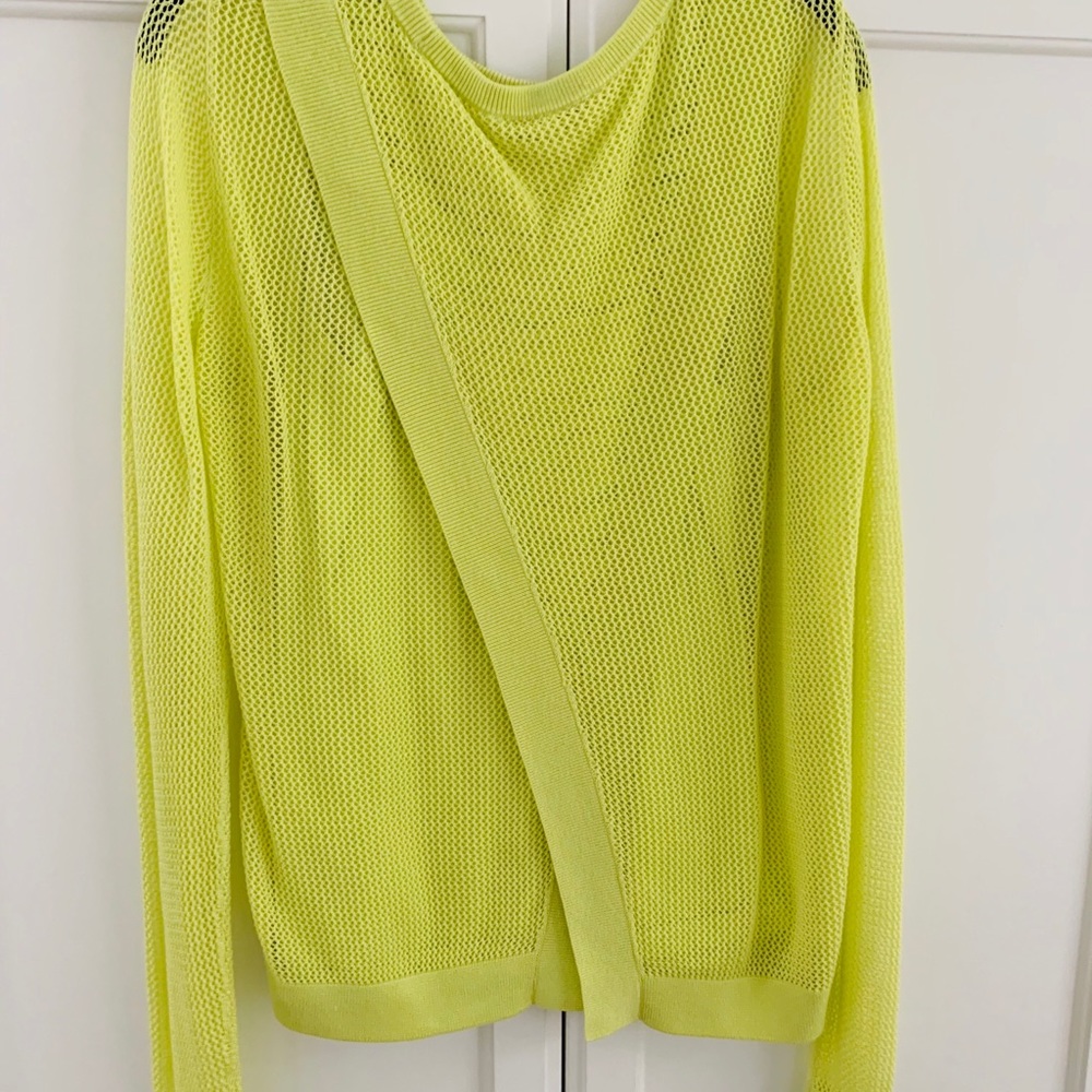 Euc Cabi Split Back Sweater Size M - image 2